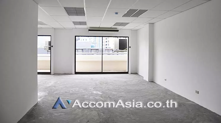  1  Office Space For Rent in Ploenchit ,Bangkok BTS Chitlom at Piya Place AA16012